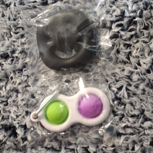 BRAND NEW Factory sealed simple dimple fidget toy - Picture 2 of 2